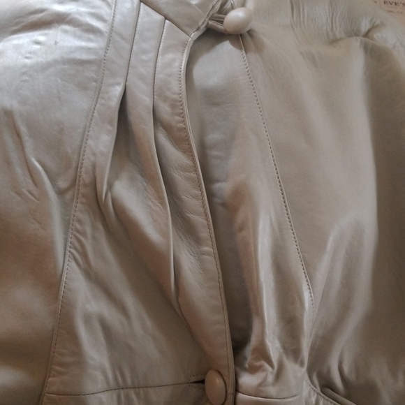 CLASSIC SOPHISTICATION ❣️Beautiful oatmeal leather coat - Picture 8 of 8